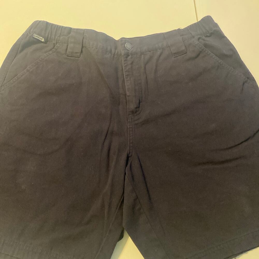Sz 38. Men’s Captain Corsair’s black shorts